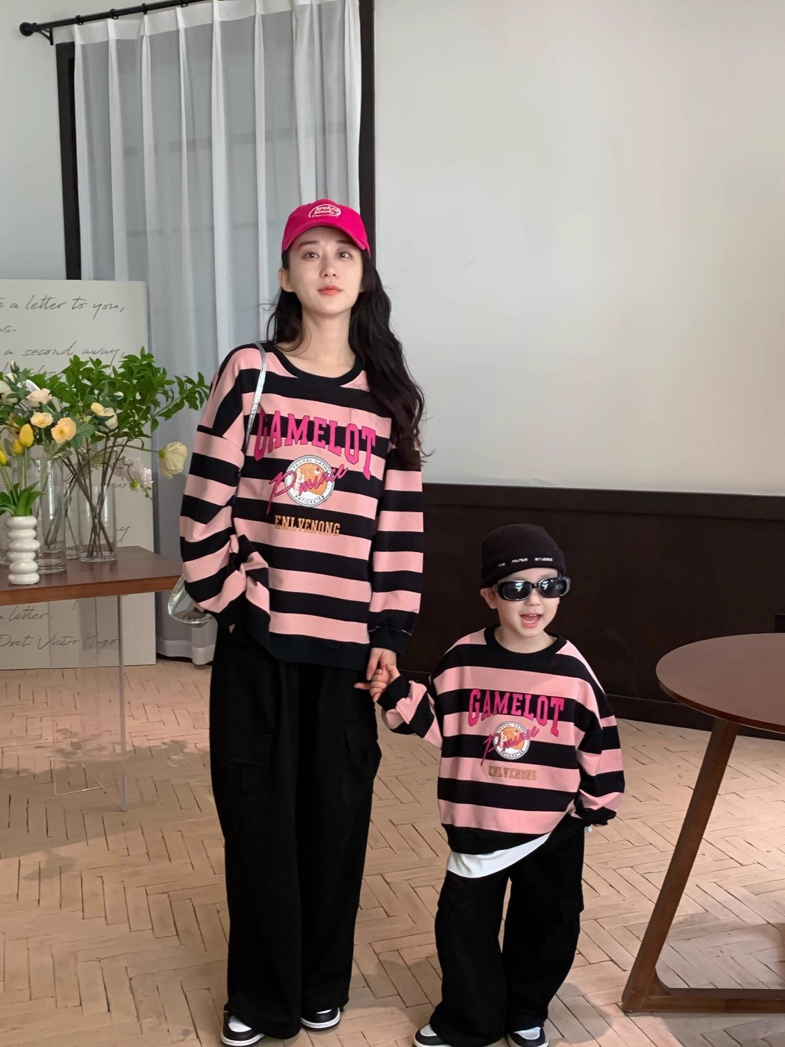 炸街亲子装秋装一家三口卫衣母子装韩版高端母女装洋气条纹上衣潮