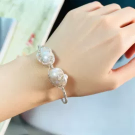 项链;戒指;耳钉