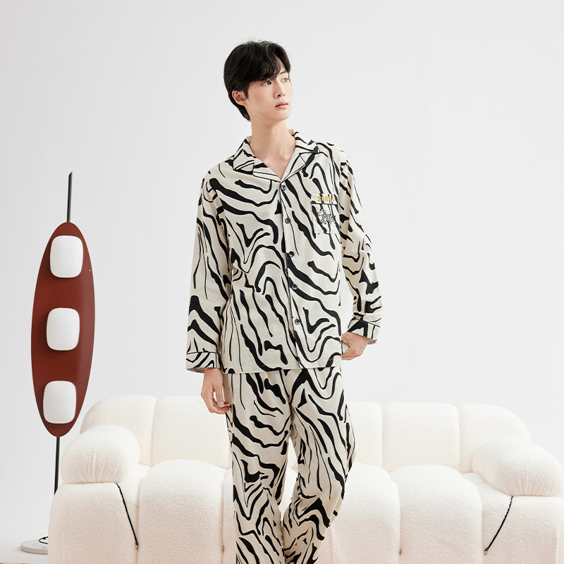 Pajamas bordados de algodón para parejas, pijamas de algodón de invierno y otoño, ropa de vestir para mujeres, se pueden usar fuera.