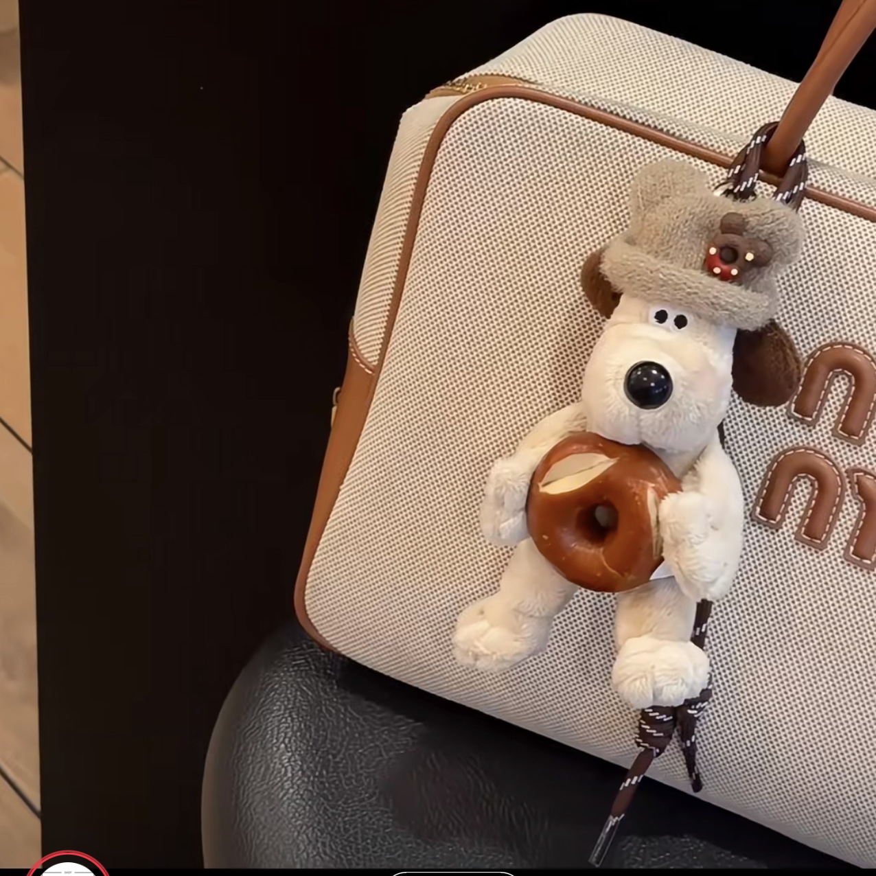 Beiguo dog m style pendant