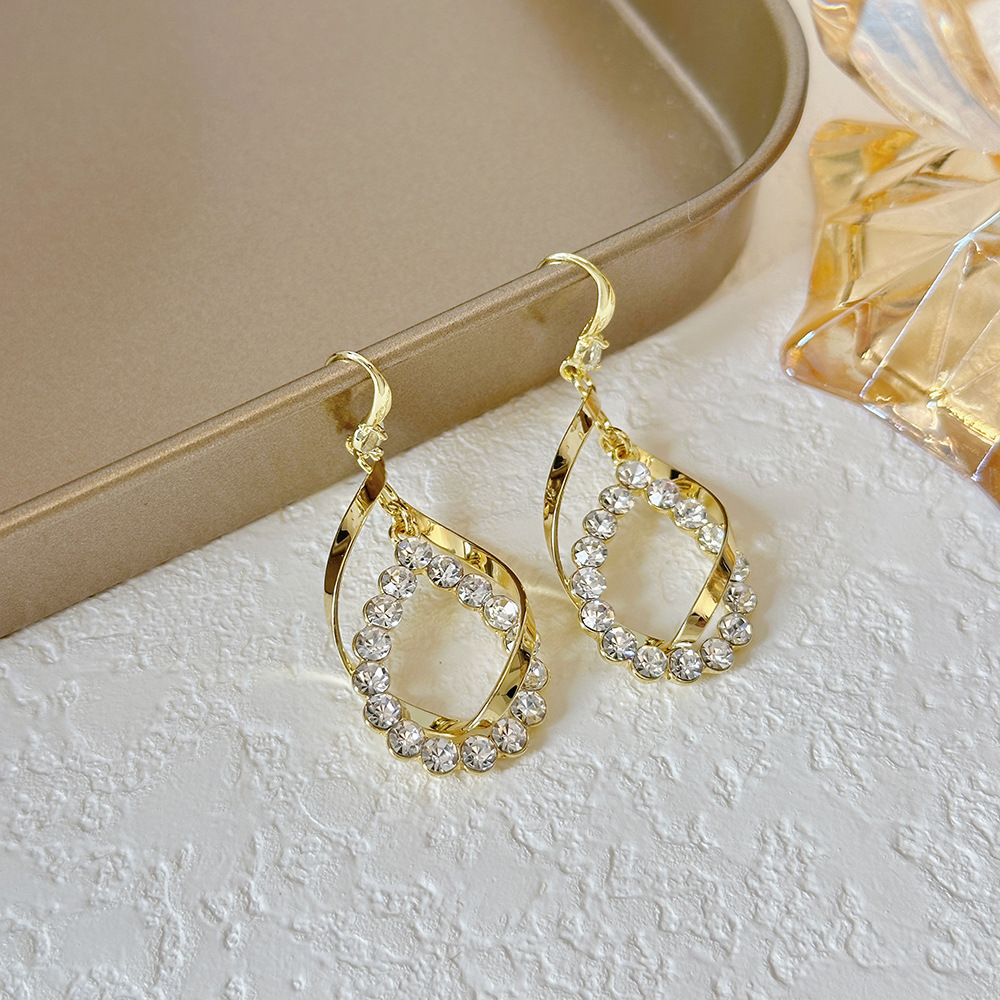 Pendientes largos con flecos elegantes y diamantes con aguja de plata Pendientes de todo fósforo de temperamento de nicho Pendientes simples y ligeros de lujo de alta gama Mujeres