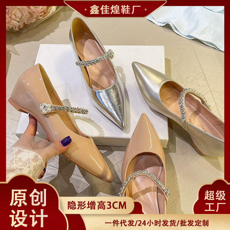 Giày cao gót nữ mũi nhọn quai ngang đính pha lê, đế xuồng độn cao bên trong, gót thấp dưới 3 cm — Màu bạc, Màu mơ, Màu vàng nhạt