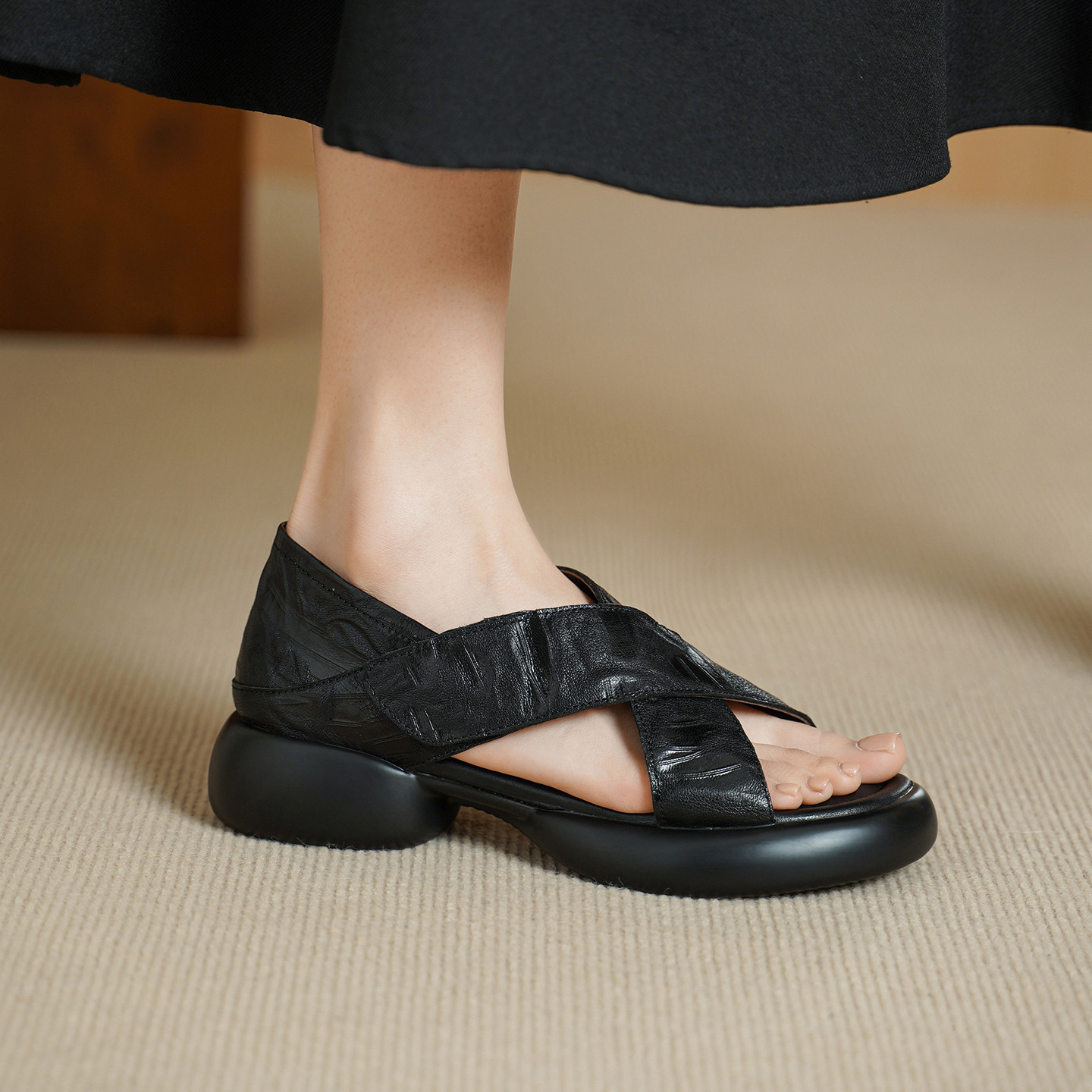 Sandal nữ hở mũi đế dày 4 cm da cừu quai chéo bọc gót — màu nâu chi tiết 8