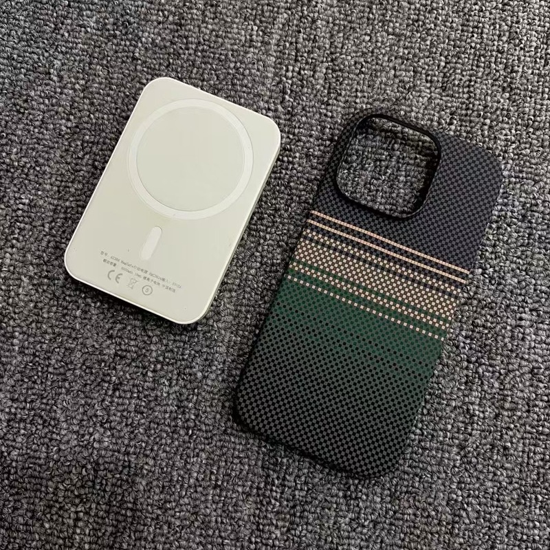 iPhone17 カーボンファイバー磁気電話ケース Apple 16proMax ハーフパック ケーブラパターン 15 落下防止ケースに適しています。|undefined