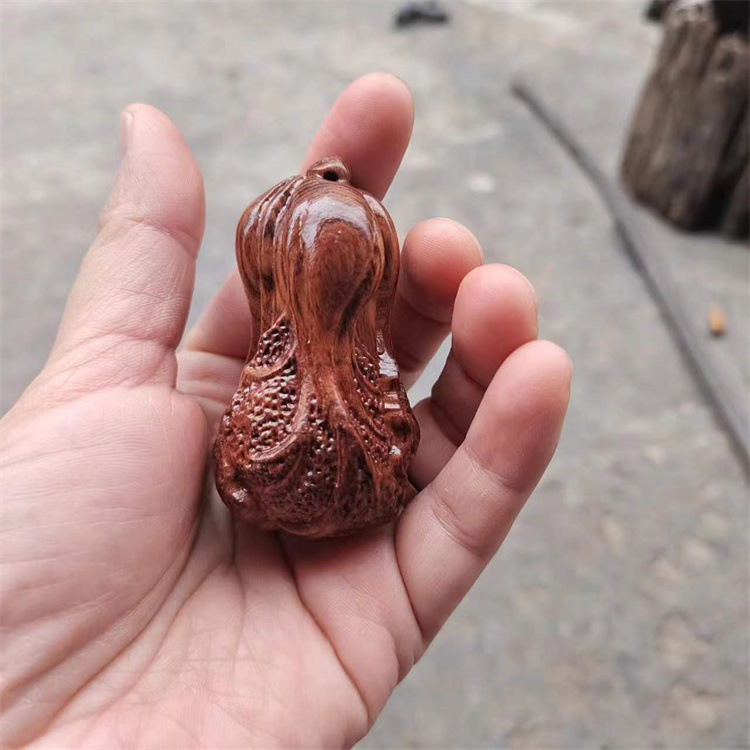 ラオスの黄花梨の木はミャンマーの花梨を彫刻します。|undefined