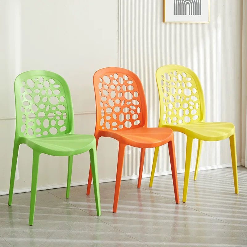 Silla de comedor moderna nórdica para el hogar, silla simple creativa, red roja, taburete de plástico de ocio, respaldo grueso, negociación en espera
