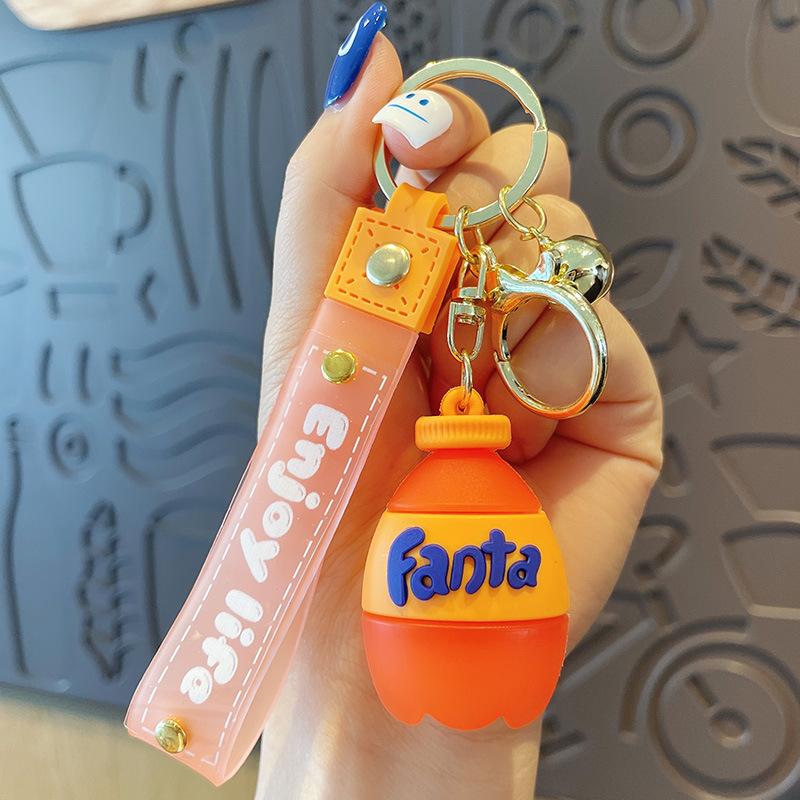 Llavero creativo y bonito con forma de botella de bebida, colgante para coche, pareja, bolso escolar, joyería, arcade, pequeño regalo, puesto callejero, venta al por mayor