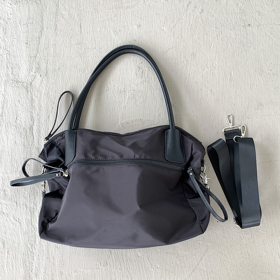 Large Nylon Shoulder Bag For Women With Multiple Pockets_voghion.com