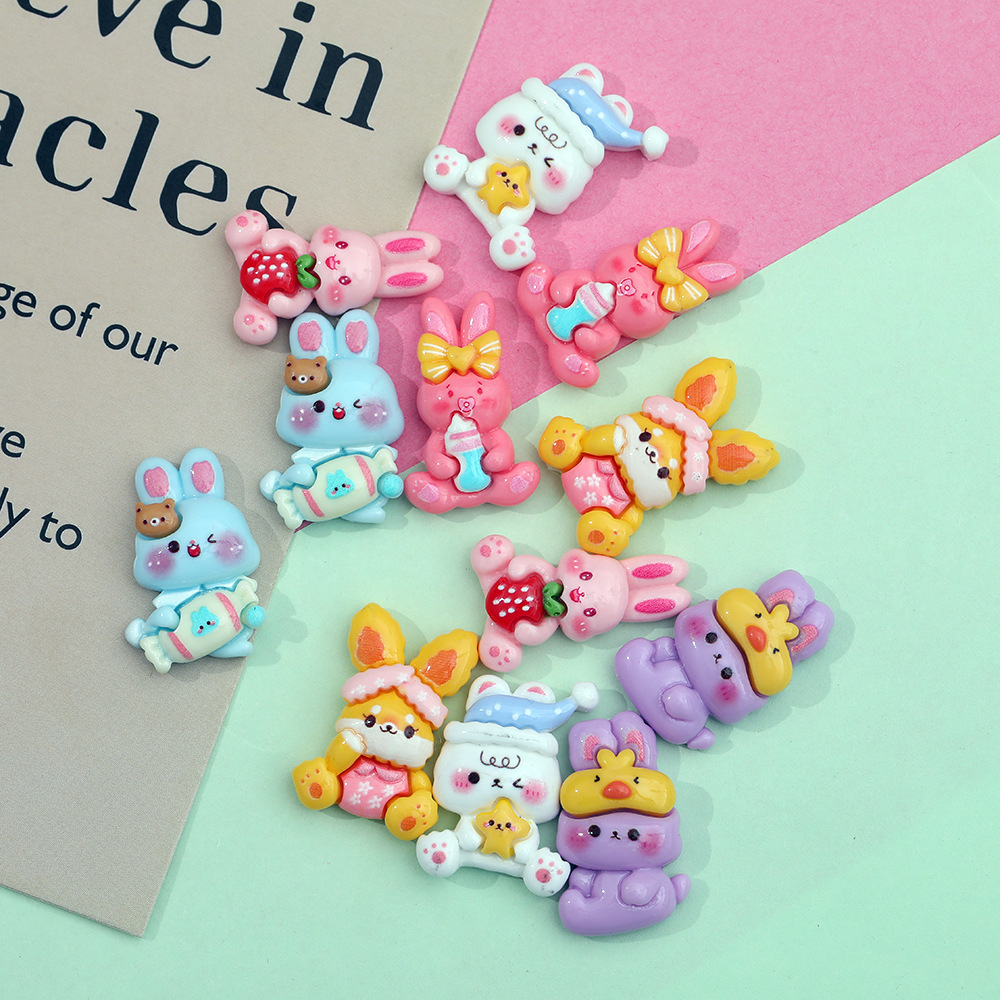 Sombreros de Navidad de dibujos animados accesorios de resina de conejo diy lindos toques de cabeza de conejo de strawberry, llaveros de caso de teléfono móvil y otros materiales