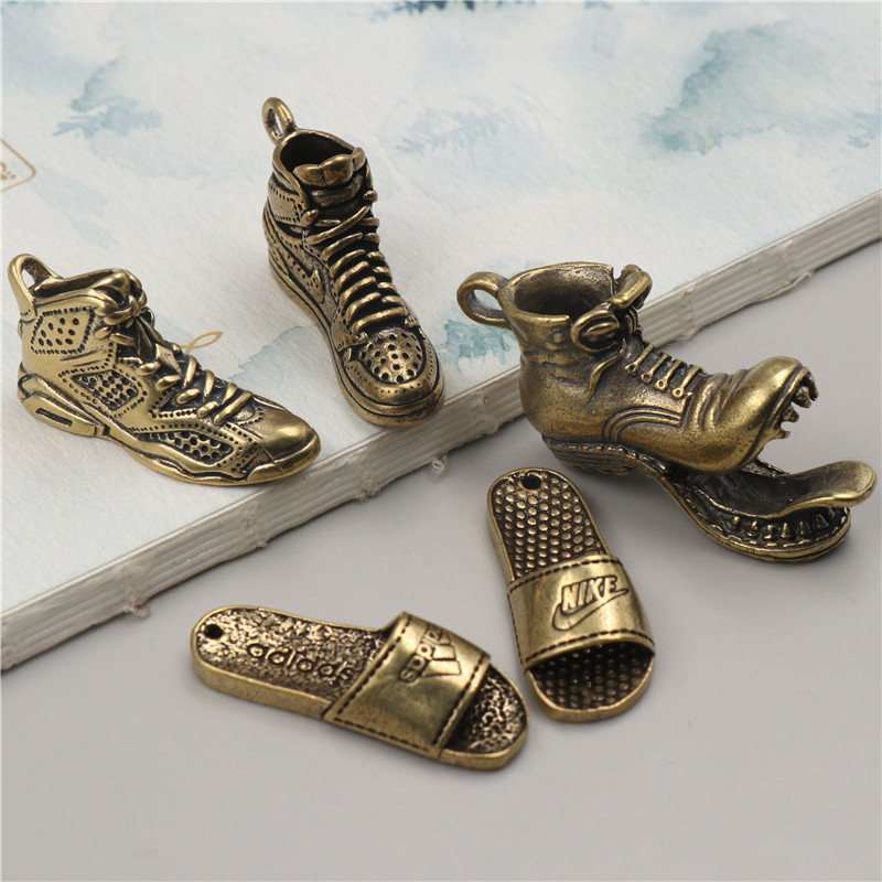 Creative personality brass old shoes key pendant pure copper car keychain accessories trendy crafts wholesale Creative personality brass old shoes key pendant pure copper car keychain accessories trendy crafts wholesale