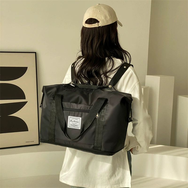 Capacious fashionable luggage travel bag to go out, worn on the shoulder