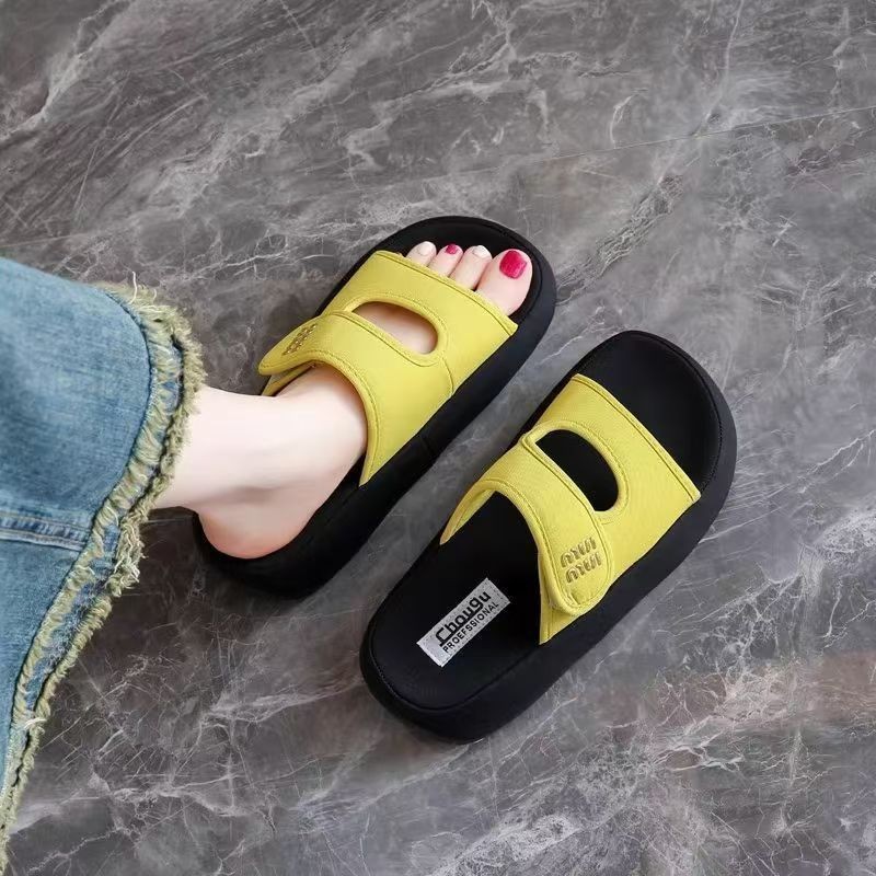 2026 verano nuevo color sólido grueso dedos descubiertos simple clásico coreano casa respirado hueco zapatillas de playa