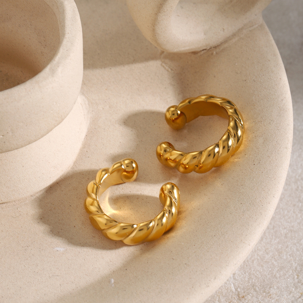 ins18k oro acero inoxidable auriculares de diseño único nicho de alta calidad rosca lisa auriculares de acero de titanio redondo