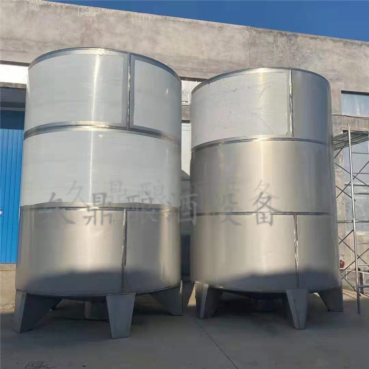 多功能不锈钢白酒立式储存罐双层保温罐30吨50吨储酒罐厂家