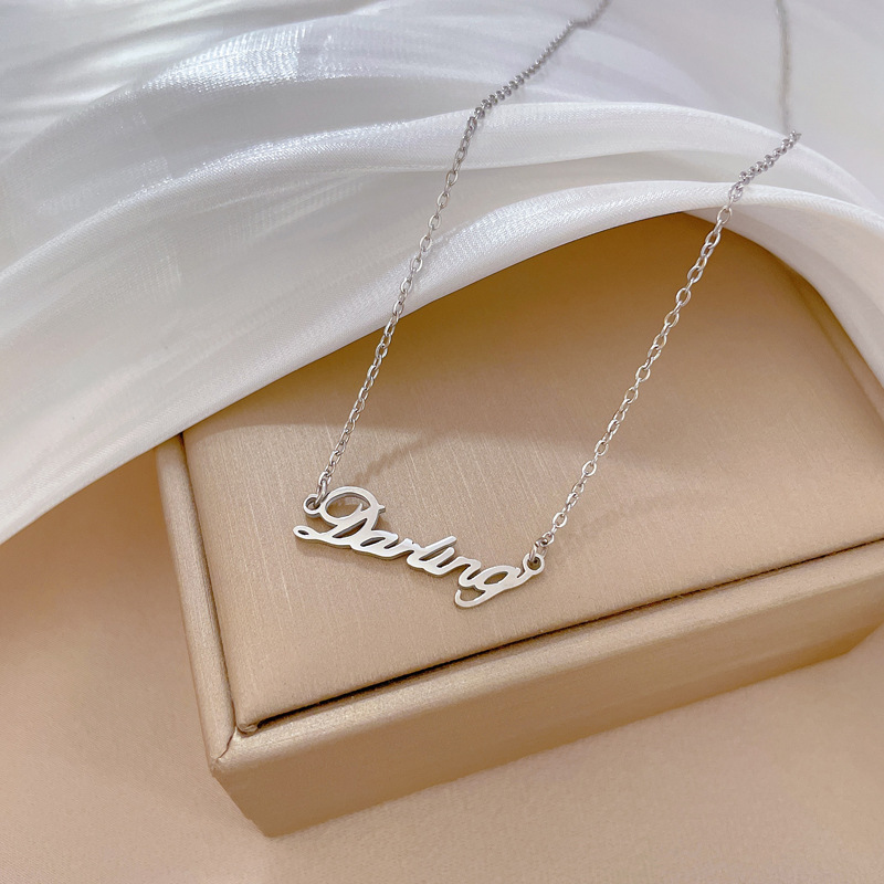 【 Corpo intero in acciaio al titanio 】 Minimalista inglese personalizzato. Collana in vero oro all'interno della fornace. Maglia interna femminile rossa_voghion.com