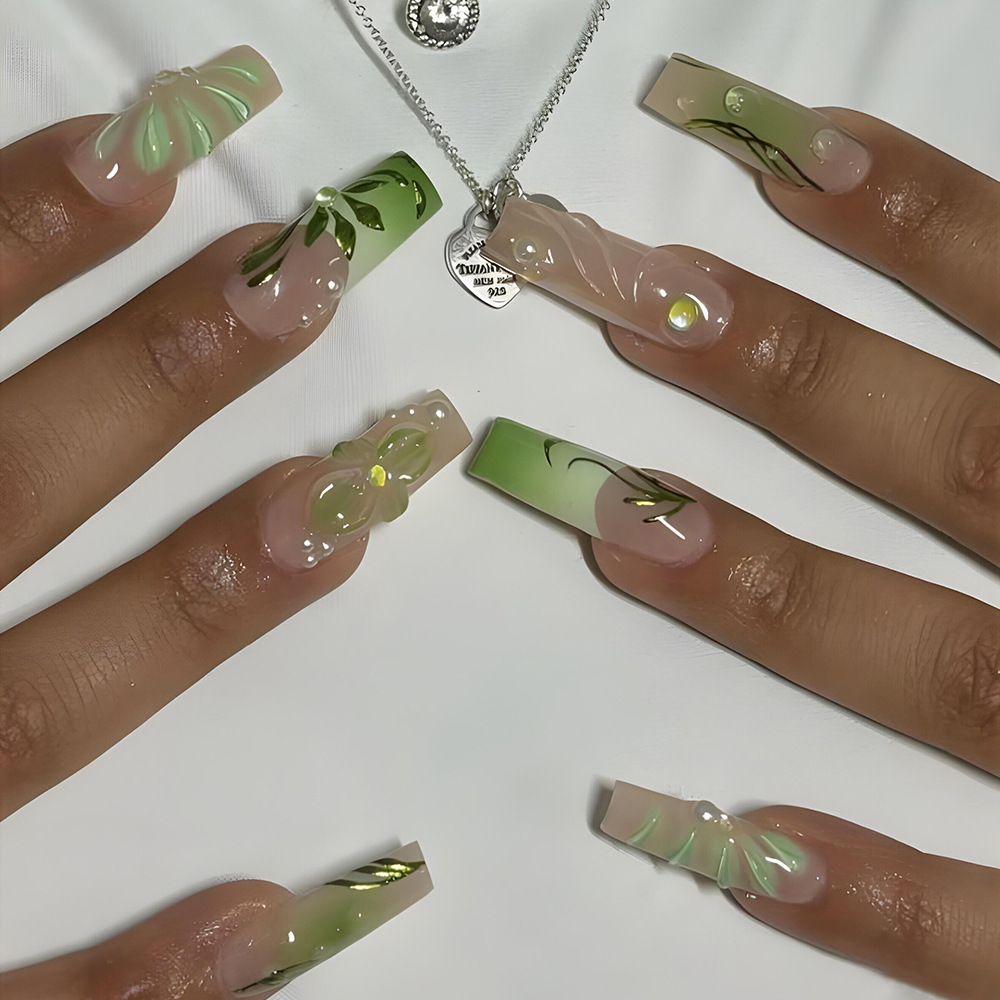 Pequeño parche de uñas fresco gradiente francés flor goteo de pegamento de uñas en Europa y los Estados Unidos venta caliente 3D desgaste de uñas tridimensionales