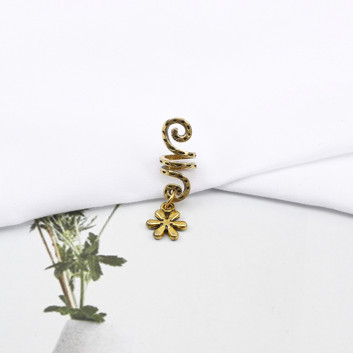 Europa y América sucia trenza hebilla de pelo hip hop aleación espiral accesorios para el cabello colgante de mariposa anillo de pelo de moda chica fresca trenzado accesorios para el cabello anillo de pelo