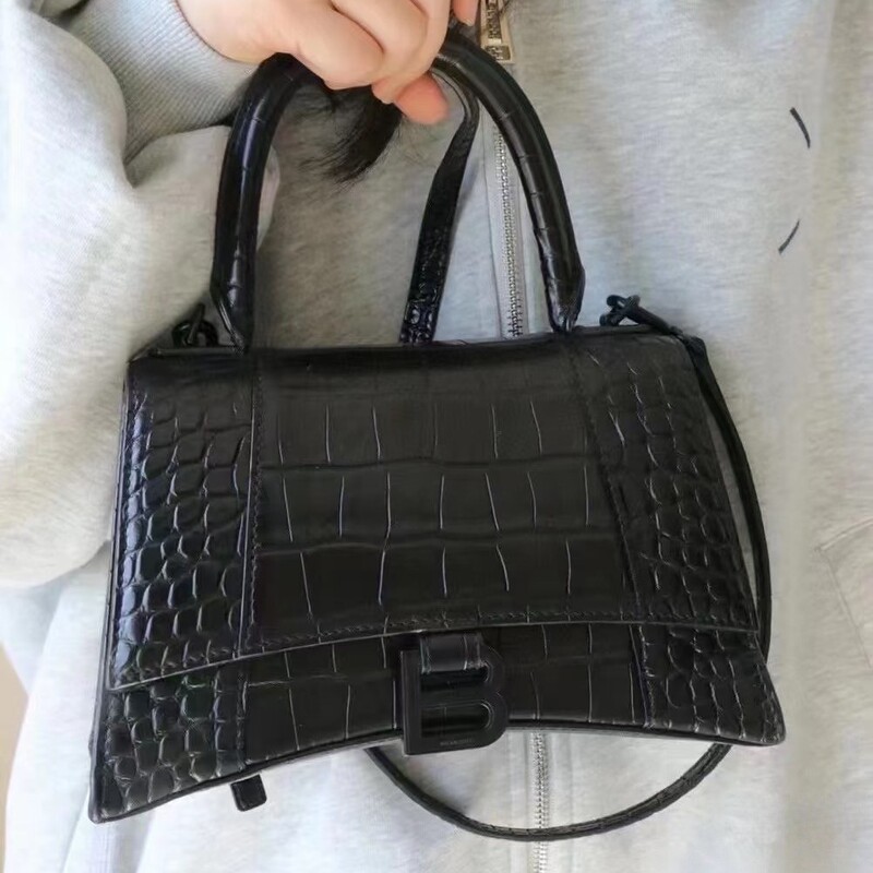 B Brand's Popular European and American Fashion High-End Niche Underarm Baguette Bag, Simple Commuter Handbag, Crossbody Bag, Hourglass Bag