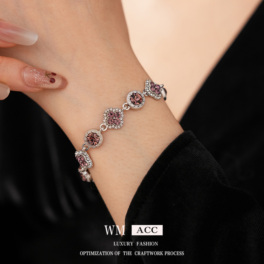 Brazalete de diamantes de cuatro hojas medieval de lujo ligero de alto nivel de sensación de diseño de pulsera sofisticada de nicho joyas de mujer
