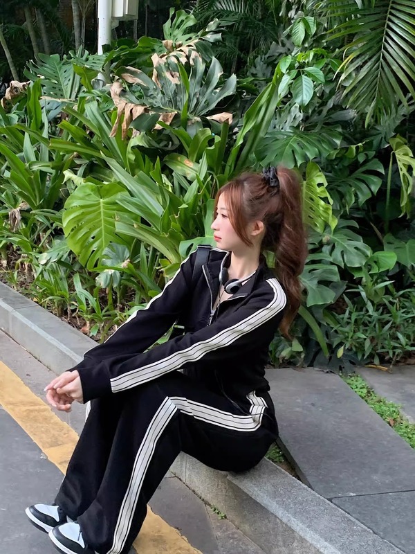 大きいサイズの太ったmmギャルの短いコートの上着の女性の秋のスーツの運動の腰が高くてやせている2つのセットの200斤の300|undefined