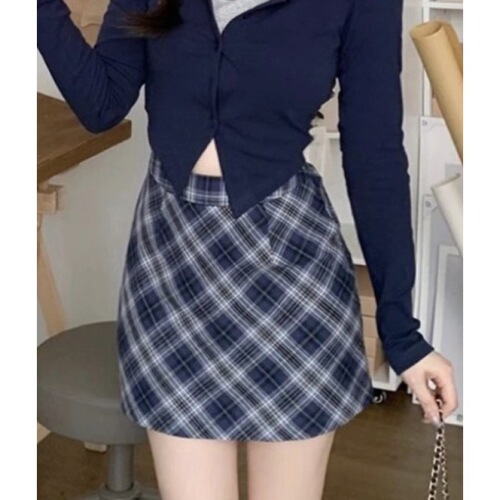 Plus-size women's clothing: Plush curvy girls' plaid skirt—stylish, casual, and figure-flattering American-style chic design for a slimming effect. Perfect for autumn and winter, this A-line dress adds a youthful vibe while keeping you looking effortlessly cool.