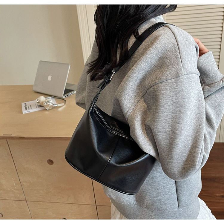 Korean commuter versatile underarm bag for women 2025 New summer fashion dumpling bag Niche single-shoulder crossbody bag trend undefined