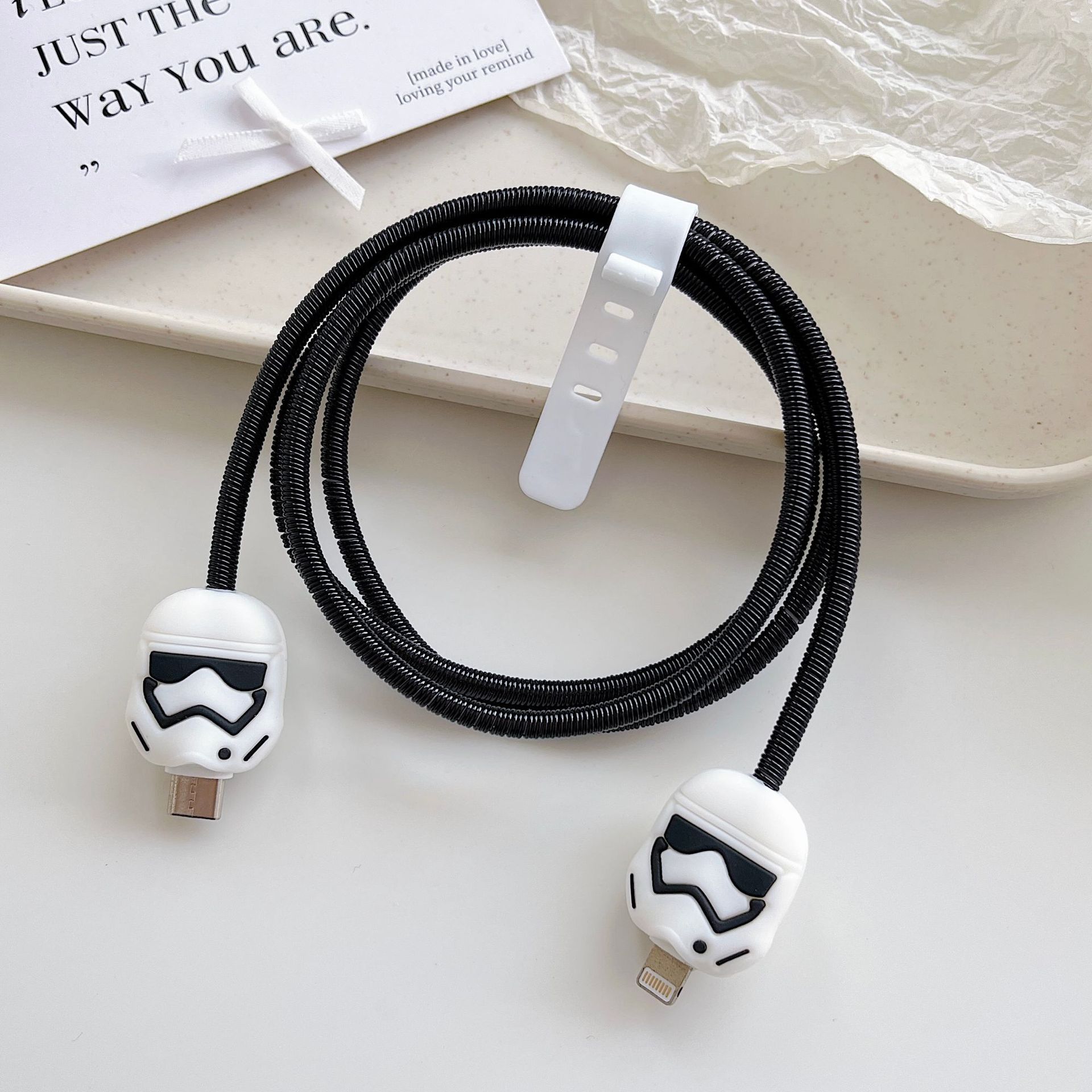 Amazon cartoon cable de datos cubierta adecuada para Apple Android cable de datos de carga rápida cuatro piezas en stock al por mayor