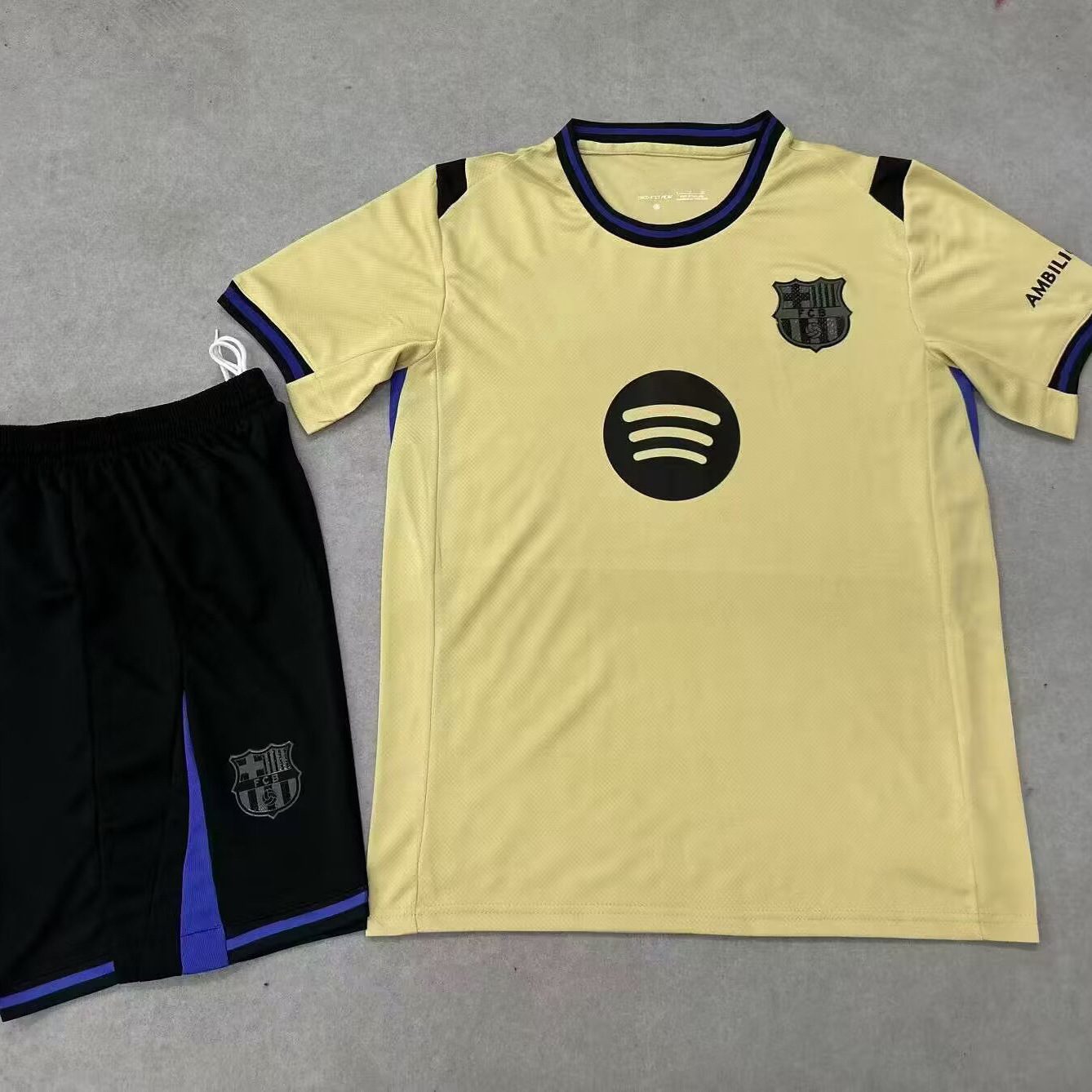 2526 equipación de visitante del Barcelona