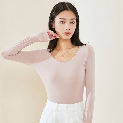 Women's thin, invisible, warm, and shaping long-sleeve t-shirt made of high-quality materials for innerwear.