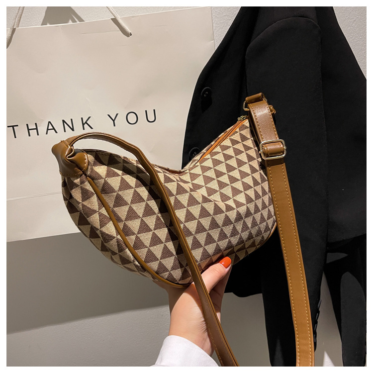 New Casual Shoulder Bag Autumn And Winter Texture Messenger Bag Houndstooth Underarm Bag display picture 5