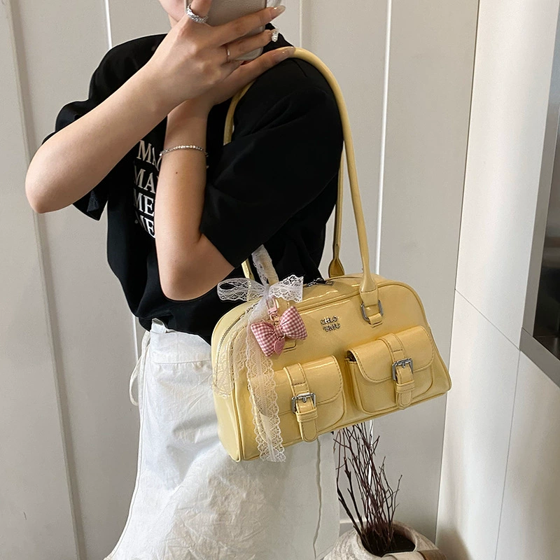 Емкостьат shoulder bag?