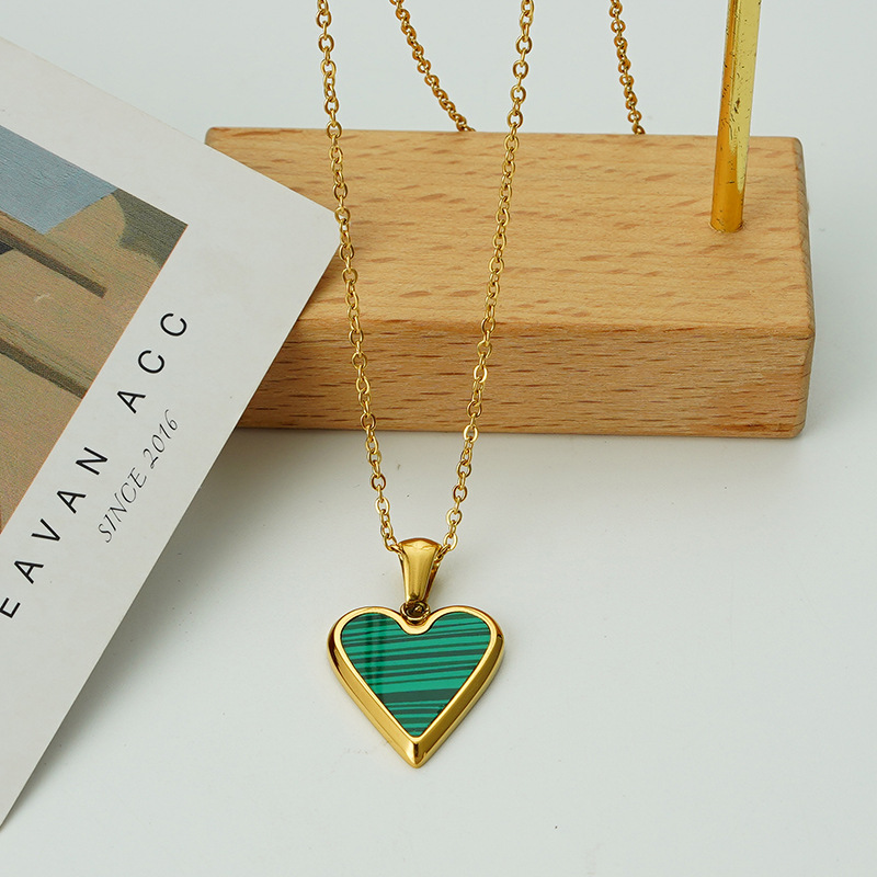 Heart Female Design Enamel Pendant Retro Fashion Simple Clavicle Metal Necklace display picture 5