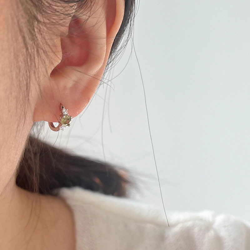 Boucles d'oreilles puces d'oreilles miniatures ultra-brillantes en zircon vert olive, style chinois moderne, polyvalentes pour les déplacements, boucles d'oreilles simples._voghion.com