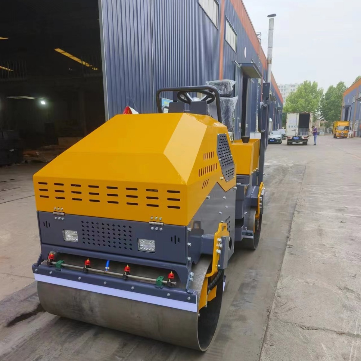 Fábrica directa de 2 toneladas 3 toneladas compactador de rodillo de asiento pequeño