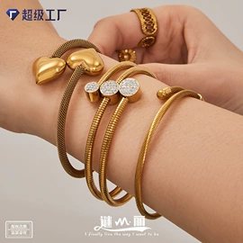 项链;耳环;戒指