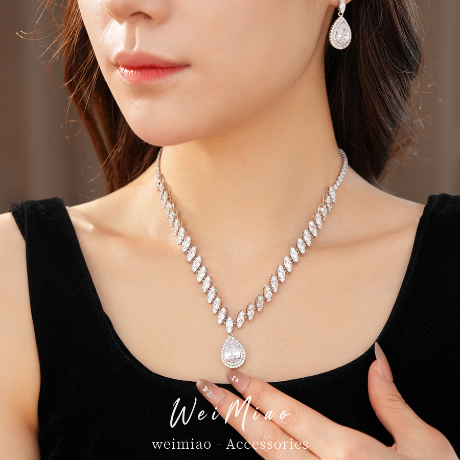 Collar de hebilla de gota de agua de piedra de silicio ligero de lujo nicho de alto nivel sensación de cadena de clavícula temperamento personalidad conjunto de joyería al por mayor image 3