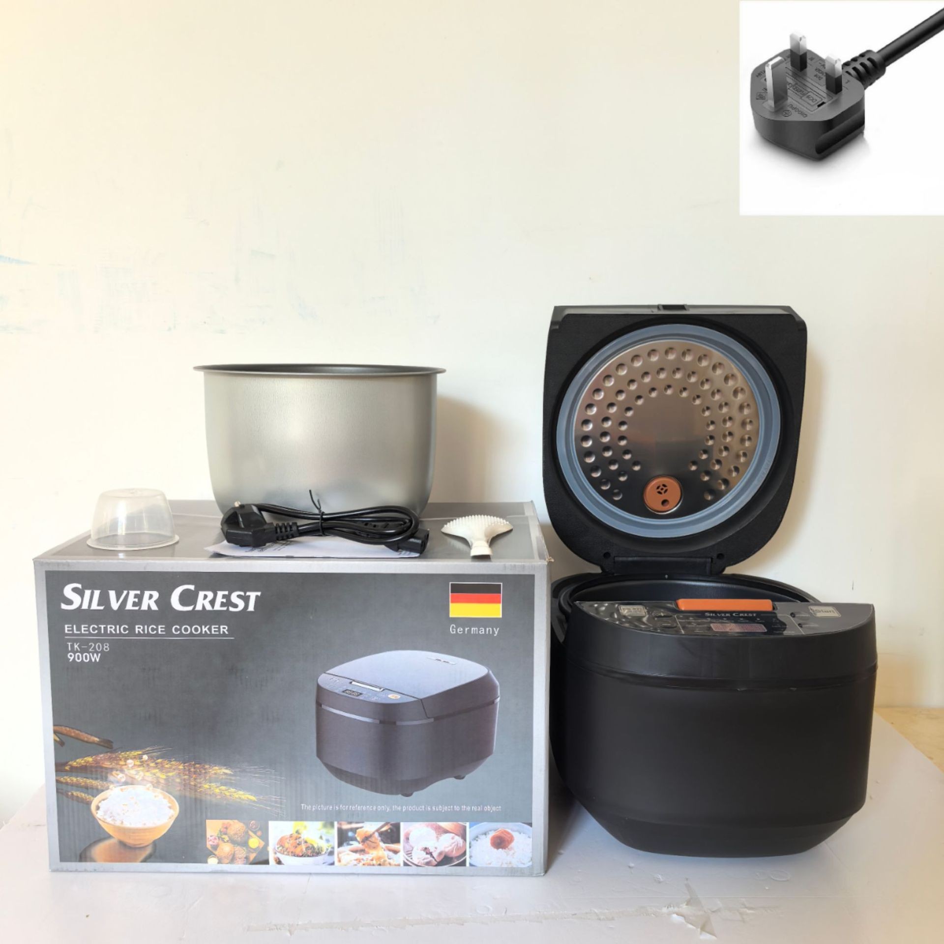 일반 검정색 영국 표준 일반 라이너가 포함된 표준 모델