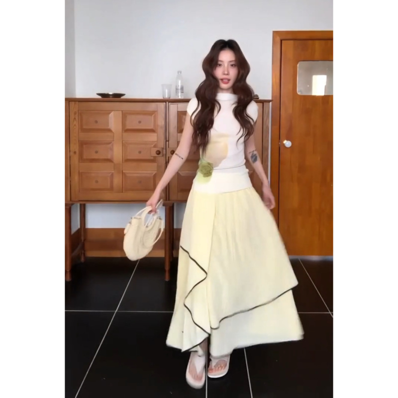 Cross-Border Gentle Style Cream-Colored Knitted Top and Skirt Summer Set, Pure and Sexy Slim-Fit Short-Sleeve Outfit with a Touch of Elegance