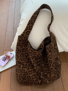 Capacious shopping bag