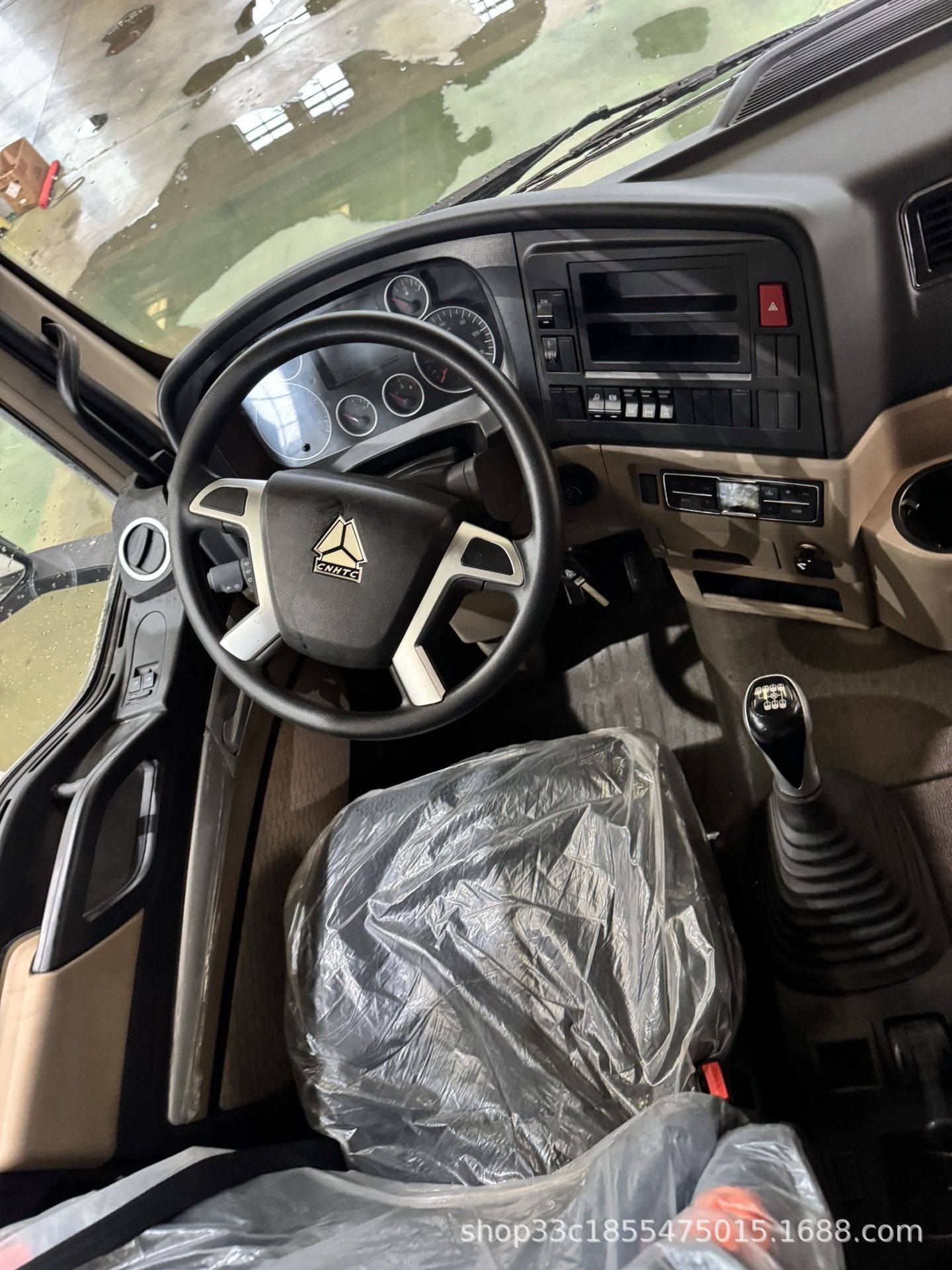 Export Howotx Heavy-Duty Dump Truck, 430 Horsepower, Left-Hand Drive, for Mining and Sand and Gravel Transport, Direct Supply from Factory