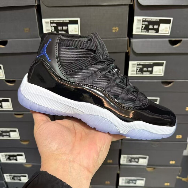 Aj11 Black and White High-Top and Low-Top Cultural Basketball Shoes, Sports Shoes, Women's Shoes, Men's Shoes, Couple Shoes Series Aj11 Black and White High-Top and Low-Top Cultural Basketball Shoes, Sports Shoes, Women's Shoes, Men's Shoes, Couple Shoes Series