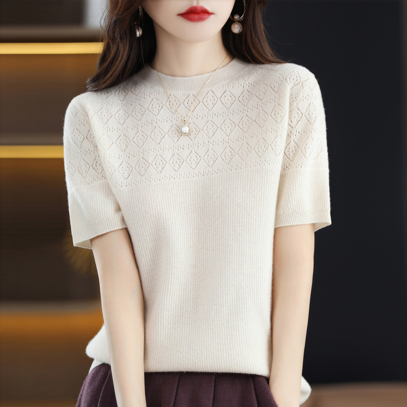 Knitted summer fashionable T-shirt with a round collar