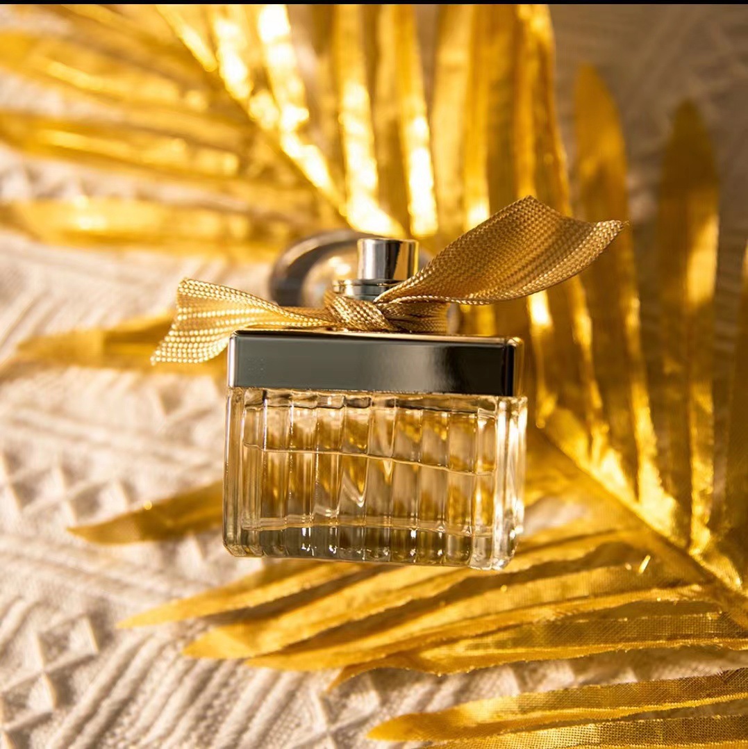 Nouvelle boutique de parfums fabriquée en Chine Parfum populaire de fleurs et de fruits dorés Petit, frais, romantique, charmant, parfumé et durable 50 ml_voghion.com