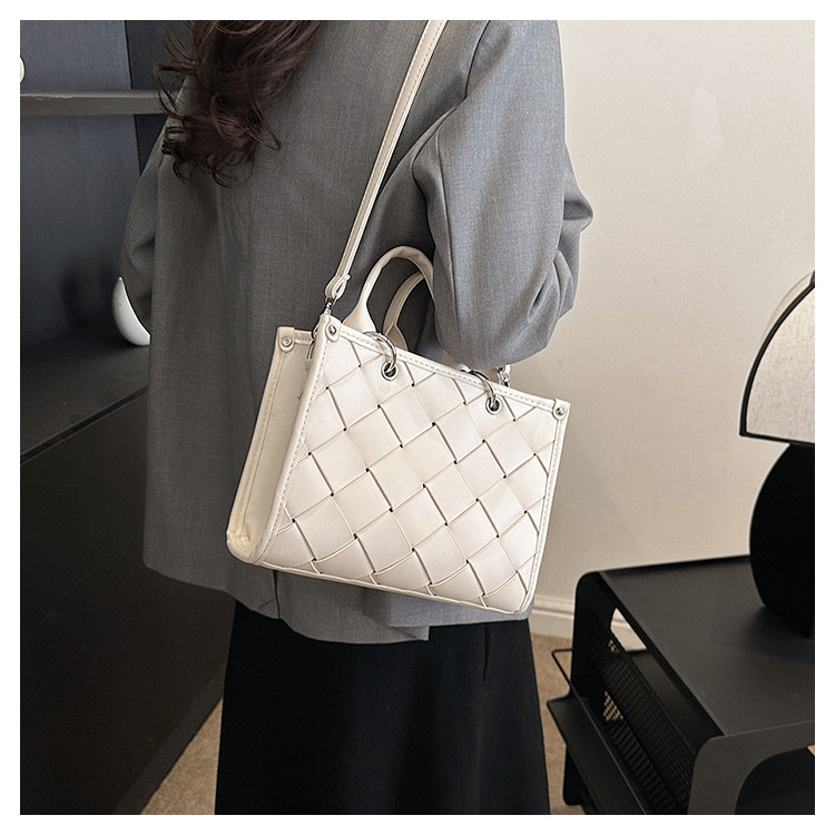 Frau Mittel Pu-leder Einfarbig Strassenmode Reißverschluss Handtasche display picture 9