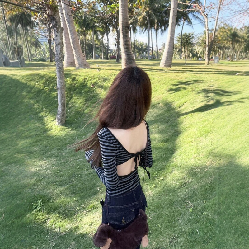 American Retro U-Neck Striped Long-Sleeve T-Shirt for Women, Spring Slim Fit, Backless Design, Versatile and Trendy Lazy Top
