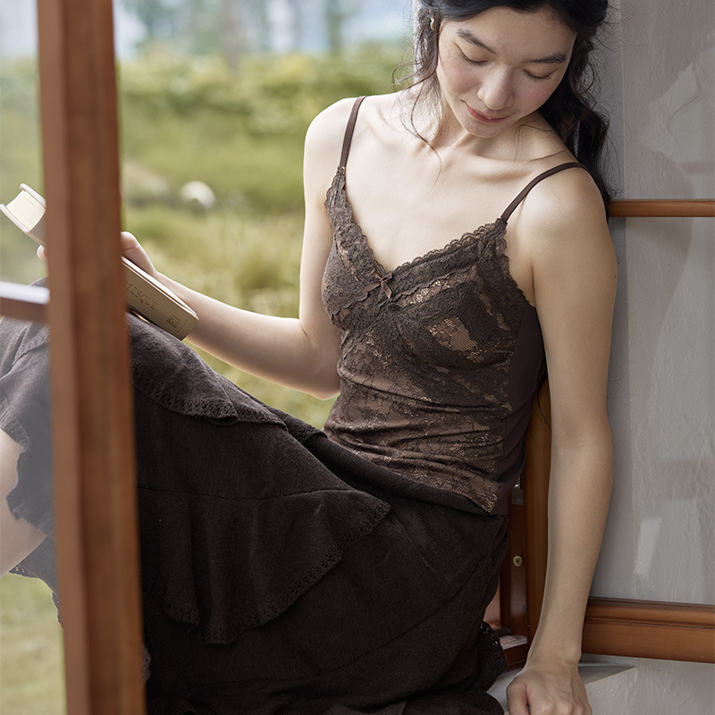 2026 Early Autumn French-style Pure and Romantic Full Lace Design Camisole for Women, Slim Fit, Can Be Worn as an Undergarment or Outerwear