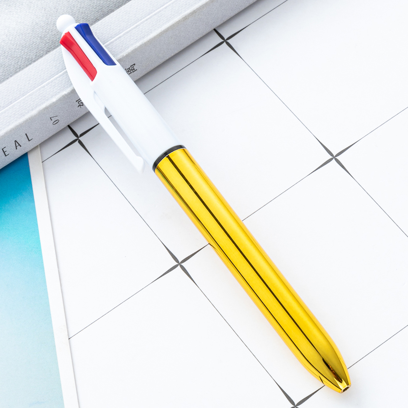 bolígrafo de bolas galvanizado UV creativo cuatro en uno de acuerdo con los pincezos de la cuenta práctica de los estudiantes clave bolígrafo de marca de regalo bolígrafo publicitario