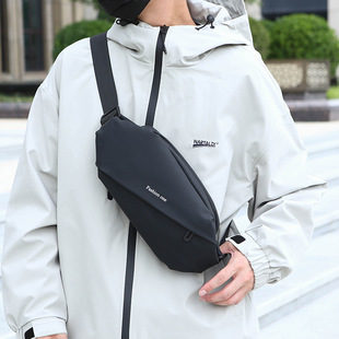 斜挎胸包