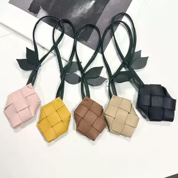 New creative hand-woven pineapple bag pendant mobile phone car key chain pendant wholesale factory direct sales