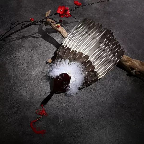 Wholesale goose hair fan Kongming fan Zhuge Liang feather fan three-layer feather fan craft fan Dragon Boat Festival gift fan wholesale